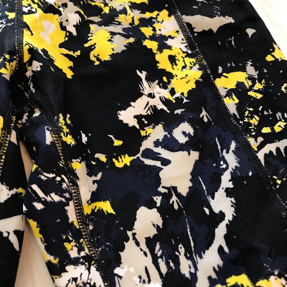 DKNY Sport Leggings w/ Mesh - Picture 6 of 7